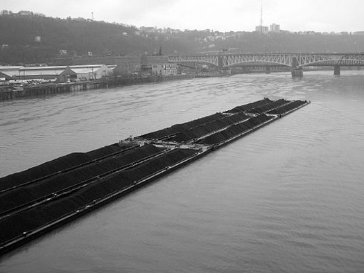 4,800 tons of coal ash a day would travel by barge on the Ohio and Monongahela Rivers. Credit: Dave Gingrich/Wikimedia Commons