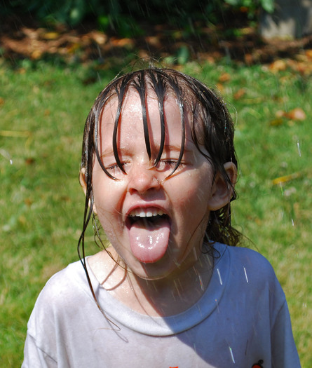 PHOTO: Medical experts suggest limiting children's time outdoors in high heat and humidity, and keep them hydrated to avoid heat-related illnesses. Photo credit: Kristin Kiskey/morguefile.