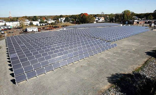 PHOTO: In Illinois and elsewhere in the nation, a new report says it takes effective public policies to contribute to the growth of solar power. Photo courtesy Environmental Protection Agency.