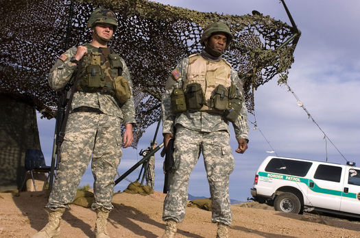 FOTO: El costo humano de tener una frontera militarizada es el foco de atencin de lderes de las fuerzas del orden, economa y sociologa que se reunirn esta semana en Texas para participar en un panel de discusin sobre este problema. Crdito de la foto: Jim Greenhill/Flickr.