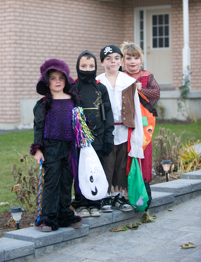 PHOTO: With Halloween falling on a Friday night this year, experts say close parental supervision and a few sensible precautions will help keep kids safe while trick-or-treating. Photo credit: Gracey Stinson/Morguefile.