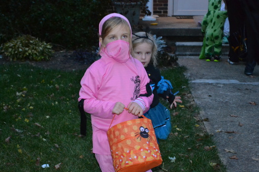 PHOTO: With Halloween falling on a Friday night this year, experts say close parental supervision and a few sensible precautions will help keep kids safe while trick-or-treating. Photo credit: S. Carson