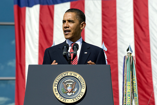Sin progreso alguno en el tema de la reforma inmigratoria en el Congreso, el Presidente Barack Obama sigue adelante solo, con un anuncio sobre sus planes programado para esta noche (jueves). Crdito de la foto: USArmy/Flickr.