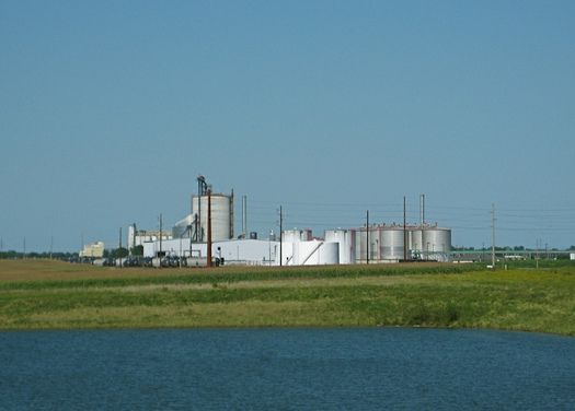 PHOTO: Iowa accounts for a quarter of the nation's annual ethanol fuel production, and a new poll demonstrates voters on both sides of the aisle support the use of cleaner fuels and renewable energy. Photo credit: Jeff Easter/Flickr.