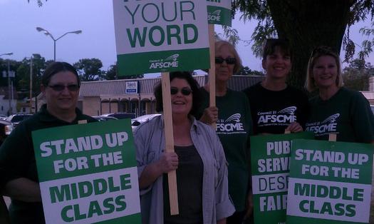 PHOTO: After six months of bargaining talks, negotiations continue on Illinois' contract with the American Federation of State, County and Municipal Employees, which expires June 30. Photo courtesy AFSCME Local 31.