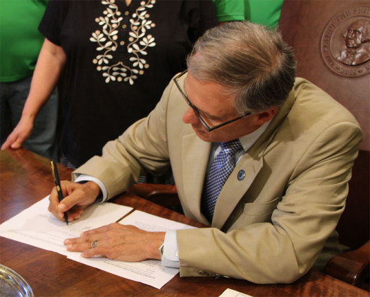 On Monday, just a week after a state budget impasse almost prompted a mass layoff of state workers, Gov. Jay Inslee signed new employee contracts in a State Capitol ceremony. Credit: Laura Reisdorph/Wash. Federation of State Employees.