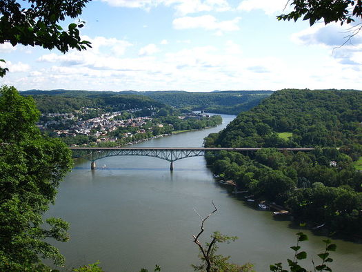 Runoff entering the Allegheny River contains arsenic, lead and mercury. Credit: David Fulmer/Wikimedia Commons