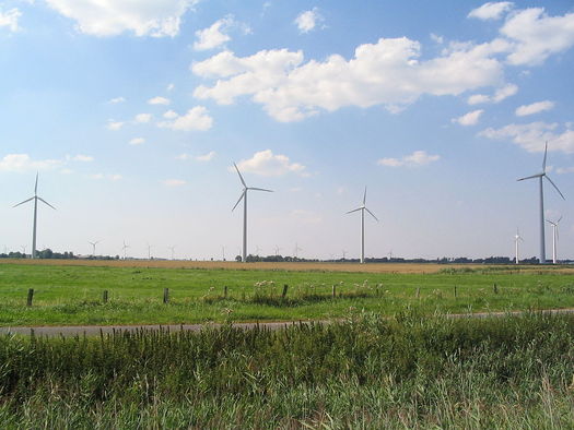 The six founding green banks will put about $40 billion into clean-energy projects over five years. (Wikimedia Commons/Dirk Ingo Franke)