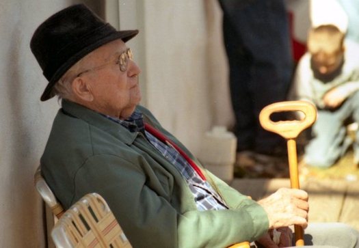 Experts offer tips for helping seniors to cope with depression. (Joe Zlomek/freeimages.com)