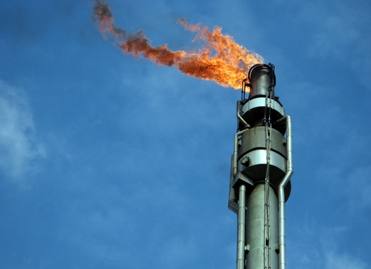 A proposed new BLM rule would require energy companies to capture instead of flare methane from drilling rigs on federal and tribal lands. (Wikimedia Commons)