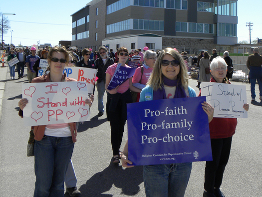 Although there are no restrictions on abortion clinics in Oregon, women sometimes have to travel hours to find clinics. (Fibonacci Blue/Wikimedia Commons)