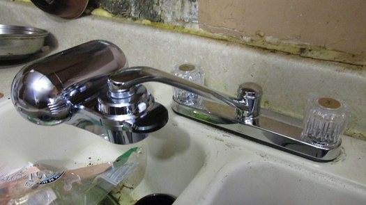 Michigan social workers are helping install water filters in Flint homes. (Crossing Waters)