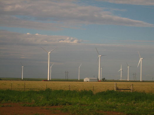 A proposed law would put New York on track to achieve 100 percent of its energy from clean, renewable sources by 2050. (Billy Hathorn/Wikimedia Commons)