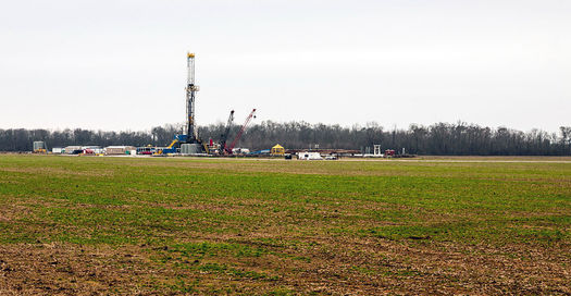 Homeowners are concerned about the environmental and health effects of fracking. (Daniel Foster/Wikimedia Commons)