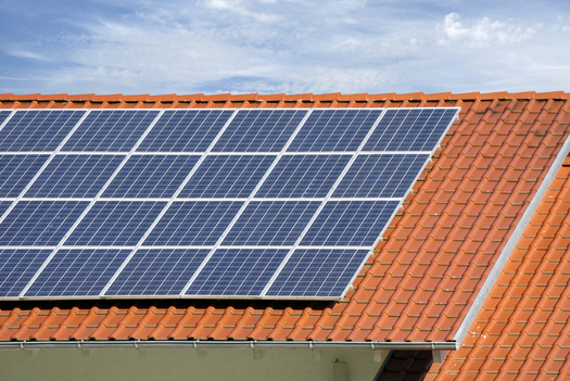 Advocates say a proposal by Arizona Public Service to cut net-metering rates in Arizona could cripple the states rooftop solar power industry. (francis49/iStockphoto)