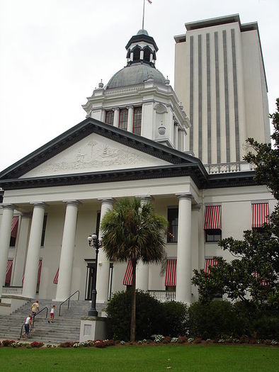 Gun-safety advocates want lawmakers to return to the Florida Capitol by the end of the month. (Globetrotter/Wikimedia Commons)