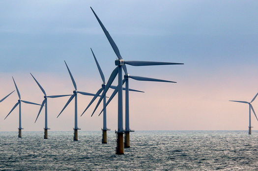 Groups call for at least 5,000 megawatts of offshore wind power by 2025. (Ad Meskens/Wikimedia Commons)