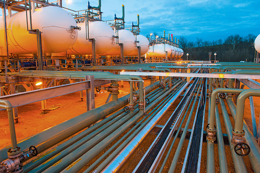 The new regulations will cover 300,000 miles of existing natural-gas transmission pipelines. (Bilfinger SE/flickr.com)
