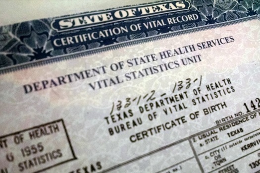 El arreglo de una demanda federal facilitara que los inmigrantes indocumentados obtengan un certificado de nacimiento del Estado de Texas, para sus hijos nacidos en los EE.UU.