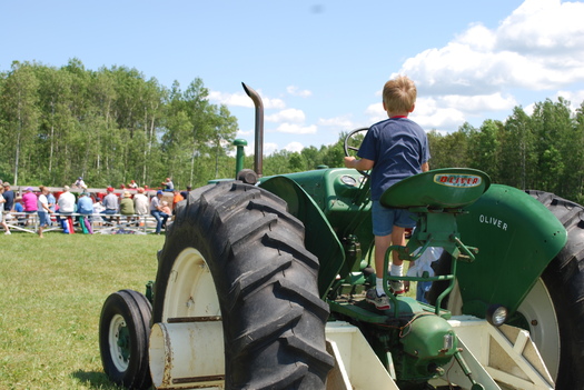 County fairs in Iowa attract 3.5 million visitors, who support young people in agriculture along with enjoying the rides, food and fun. (Cheryl Peters/Morguefile)