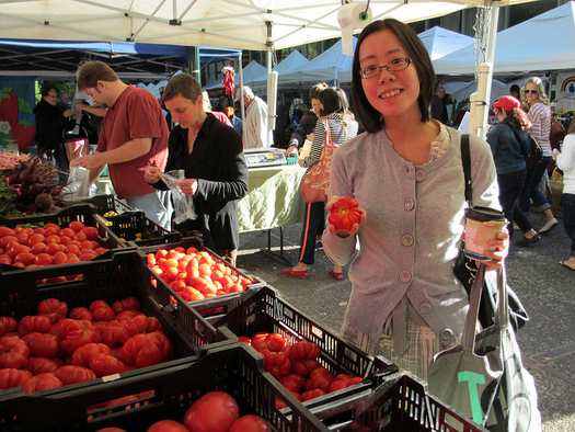 Double Up Food Bucks is matching SNAP benefits at more than 50 participating farmers' markets in Oregon. (Mack Male/Flickr)