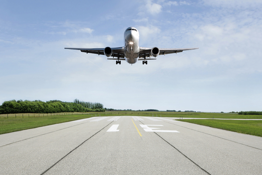 Airplanes are expected to emit 43 gigatonnes of greenhouse gas pollution by 2050 if no action is taken. (iStockphoto)