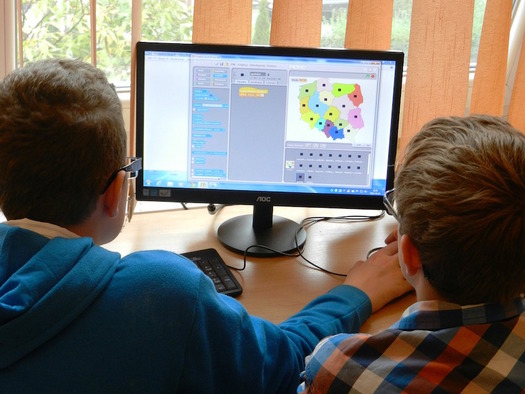 Schools in poor districts may lack basics such as adequate computer labs. (Tomasz_Mikolajczyk/pixabay.com)