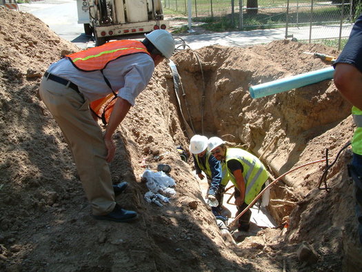 Crews from the Albuquerque Bernalillo County Water Authority replace a leaky pipe. (Albuquerque Bernalillo County Water Authority)