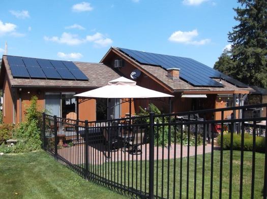 The tour gives the public a chance to interact with homeowners who have gone solar. (PennFuture)