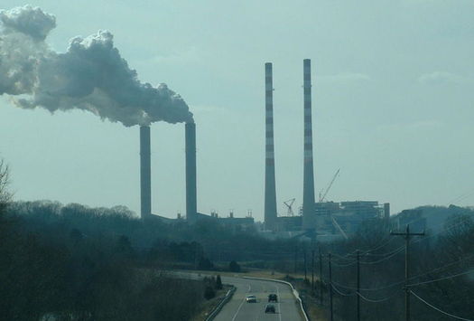 Industrial energy efficiency alone could reduce carbon emissions by 175 million tons a year in 2030. (Riffsyphon1024/Wikimedia Commons)