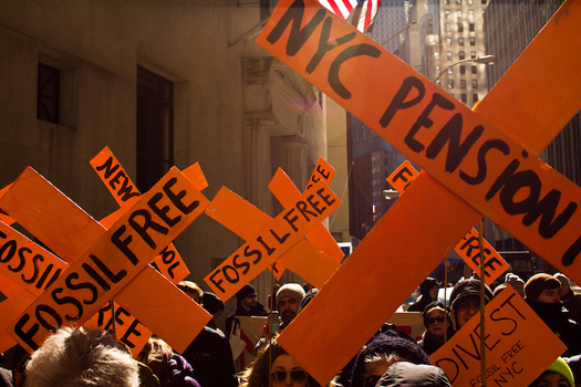 Advocates want New York Citys pension funds to divest from fossil-fuel industries.  (Maki Isayama/350NYC)