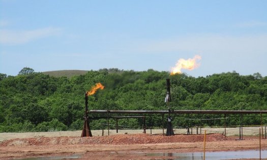 Las nuevas regals para limitar los residuos de gas en tierras pblicas enfrentan la oposicin de los Congresistas Republicanos y de las industrias petrolera y gasera. (BLM)