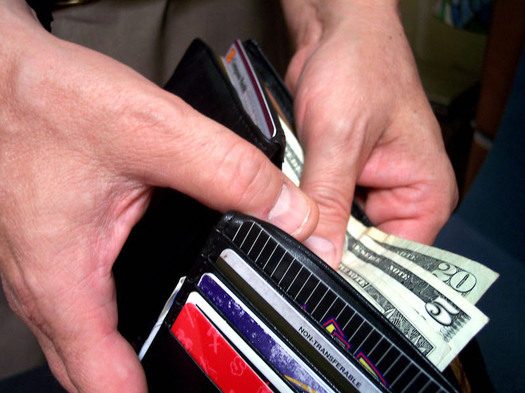 Using cash for holiday purchases can help avoid the debt cycle. (cohdra/morguefile)
