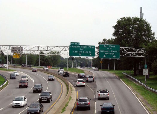 More than 80 percent of Americans rely on motor vehicles to get to work. (Jim.henderson/Wikimedia Commons)