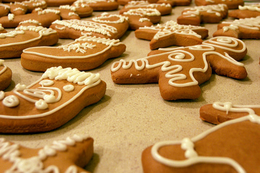 Experts recommend scheduling activities with kids each day they're out of school, like baking cookies, to make the most of the holiday break. (Deborah Lee Soltesz/Flickr)