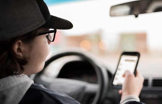 Distracted-driving deaths have risen dramatically, prompting Washington state lawmakers to introduce a bill to stop it. (Sakkawokkie/iStock)
