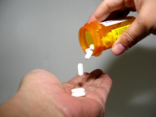 Tennessee Poison Center reports receiving a large number of calls related to opioid abuse. (frankieleon/flickr.com)