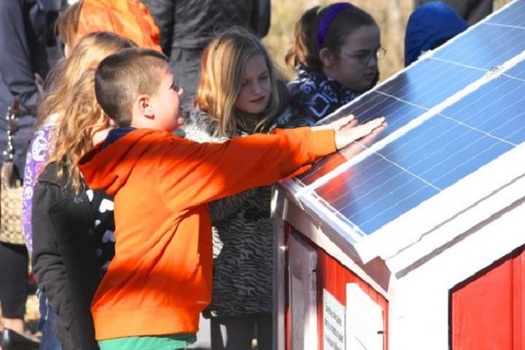 Energy harnessed from the sun is growing in popularity in Illinois. (ruralsolarstories.org)