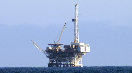 Last Oil Rig in California Waters to be Decommissioned / Public News Service