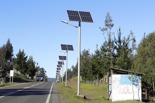 Municipalities can take steps such as installing solar streetlights to reduce carbon emissions. (HeyouRelax/Pixabay)