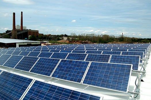 A study says more than 50,000 Americans die prematurely each year because of air pollution, and recommends more solar power as a way to reduce that figure. (elpc.org)