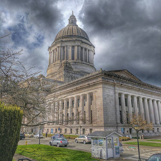 Clouds are gathering over the Washington State Capitol as the clock winds down for lawmakers to come to a budget agreement. (Manuel Iglesias/Flickr)
