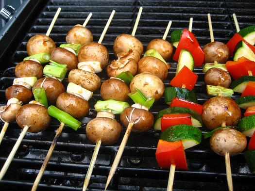 Health experts suggest throwing veggies on the barbecue as a good option to stay healthy this summer. (Jeremy Keith/Flickr)
