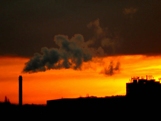 Reducing ozone will require new sources to use the best emissions-control technology. (Ozzy Delaney/Flickr)