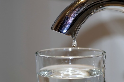 Trihalomethane, a compound group linked to cancer, is found at levels above the healthy limit in the drinking water of 600,000 North Dakotans, according to a new report. (Arcaion/Pixabay)