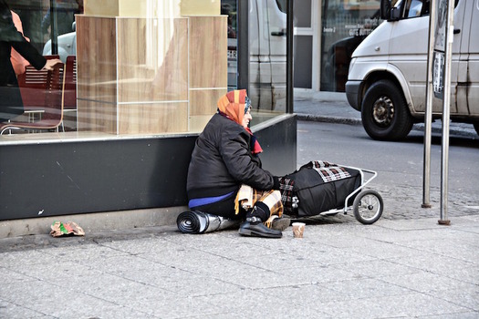 Chronic homelessness in Connecticut has decreased almost 60 percent in three years. (fantareis/Pixabay)