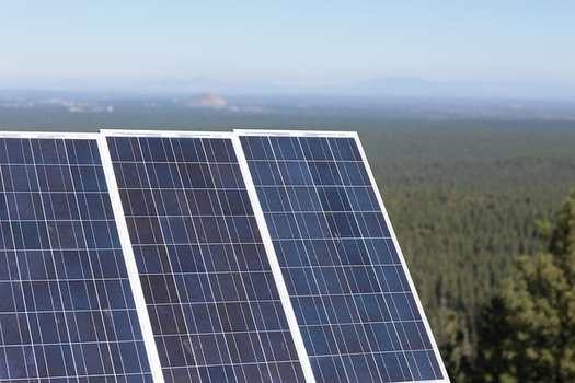 Battery technology allows people to store solar energy in the event of a blackout  or a solar eclipse. (Support PDX/Flickr)