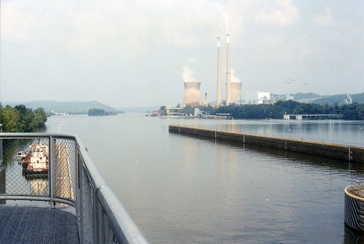 Energy analysts say big coal-fired power plants like the Pleasants Power Station are increasingly noncompetitive. (Brian M. Powell/Wikipedia)