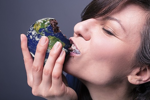 Scientists say if people across the globe switched to a diet full of nuts, beans, fish and less meat, global warming could be reduced by up to 15 percent by 2050. (Pixabay)