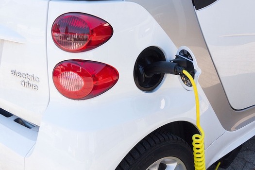 Switching to renewable energy and electric vehicles would help reduce carbon emissions, environmentalists stress. (stux/Pixabay)